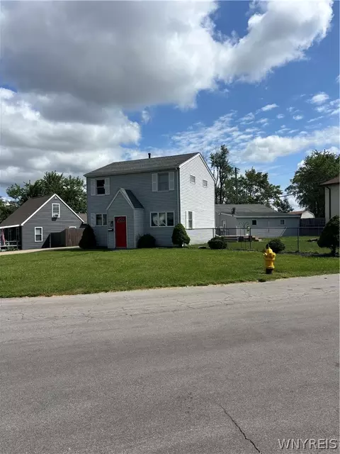 83 Elm Rd, Amherst, NY 14226