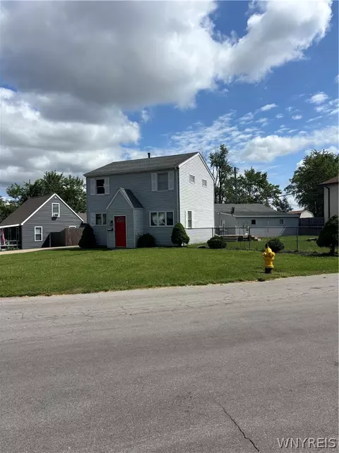 83 Elm Rd, Amherst, NY 14226