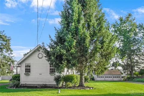 6248 Corwin Rd, Lockport, NY 14094