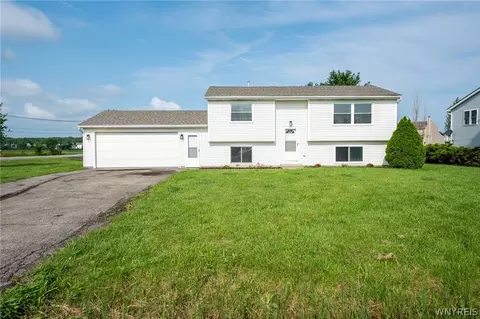 6304 Old Beattie Rd, Lockport, NY 14094