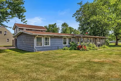 175 Riverdale Dr, Grand Island, NY 14072