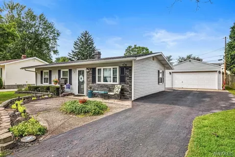 40 Bellhurst Rd, Tonawanda, NY 14150
