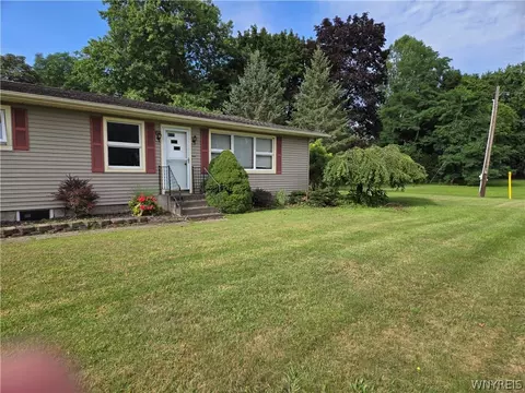 1332 New York 96, Waterloo, NY 13165