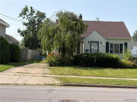 28 State St, Royalton, NY 14105