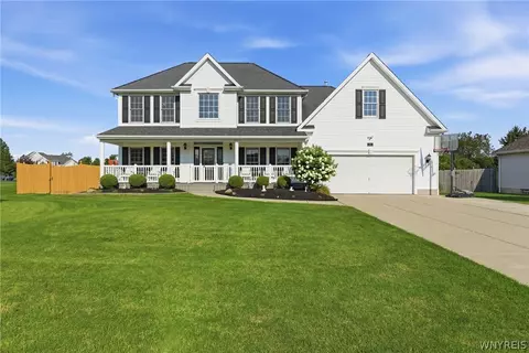 135 Independence Ln, Grand Island, NY 14072
