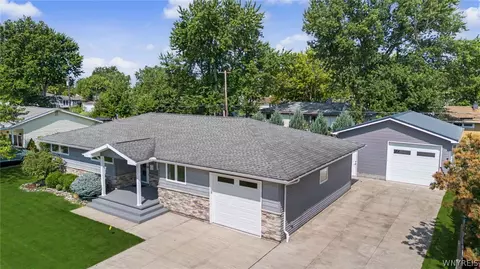 50 Greentree Rd, Tonawanda, NY 14150