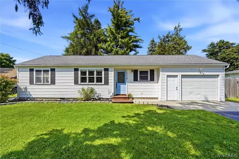 6425 Main Rd, Stafford, NY 14143