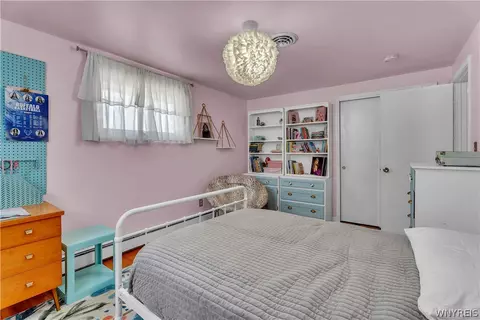 Bedroom - 145 E Maplemere Rd, Amherst, NY 14221 photo 4 of 9