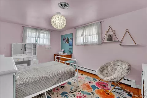 Bedroom - 145 E Maplemere Rd, Amherst, NY 14221 photo 6 of 9