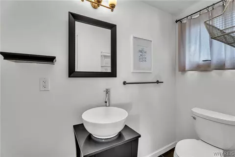 Bath - 145 E Maplemere Rd, Amherst, NY 14221 photo 2 of 3
