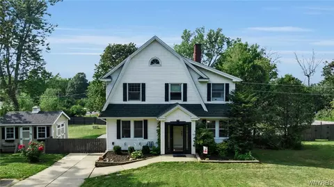 5798 Lakecrest Dr, Lake View, NY 14085