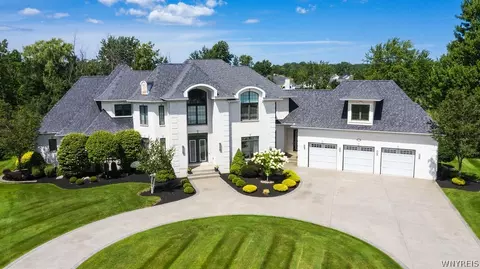 80 Sanctuary Ct, Amherst, NY 14221