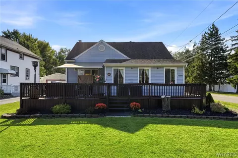 4810 Bay View Rd, Hamburg, NY 14075
