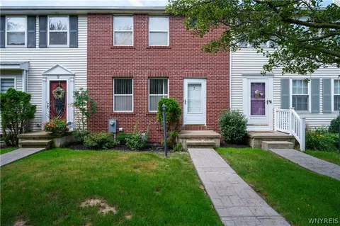 7 Queens Guard Walk #7, Tonawanda, NY 14150