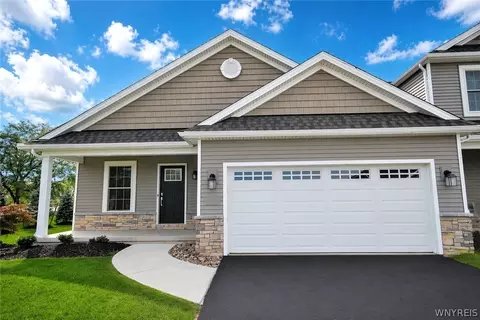 36 Essex Woods Ln #A, Amherst, NY 14228