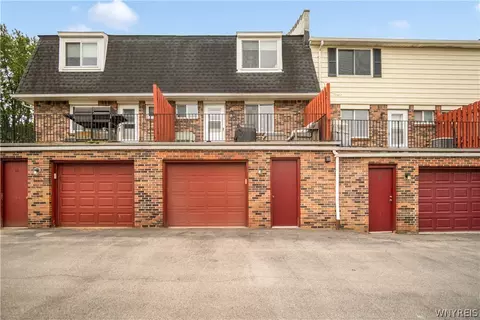 51 Stoneledge Ct, Amherst, NY 14221
