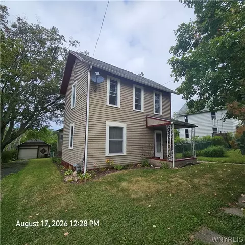 14 Monroe St, Hanover, NY 14136