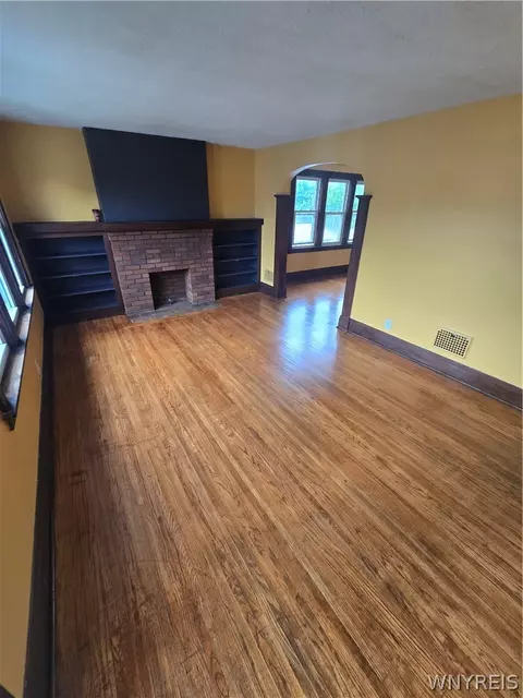 Living - 87 Eiseman Ave, Buffalo, NY 14217 photo 4 of 9