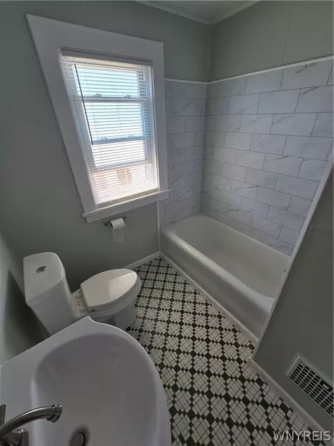 Bath - 87 Eiseman Ave, Buffalo, NY 14217 photo 2 of 2