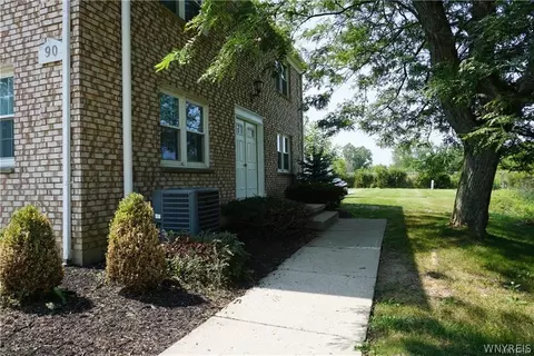 90 Carriage Dr #8, Orchard Park, NY 14127