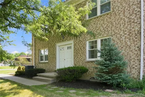 90 Carriage Dr #8, Orchard Park, NY 14127