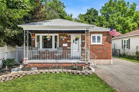 927 88th St, Niagara Falls, NY 14304