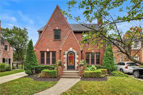 212 Brantwood Rd, Amherst, NY 14226