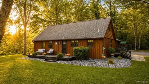 1700 County Line Rd, Alden, NY 14004