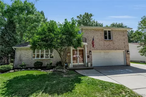 369 Countryside Ln, Amherst, NY 14221