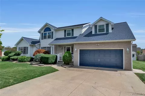 6989 Samantha Ct, Wheatfield, NY 14304