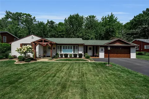 4000 N Hampton Brook Dr, Hamburg, NY 14075