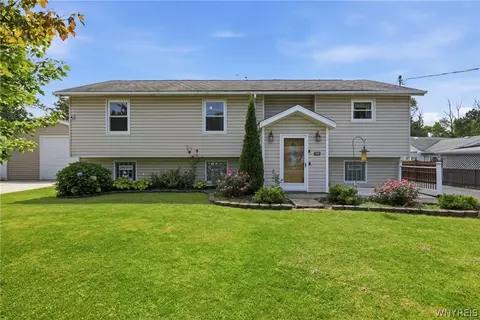 6525 Woodside Pl, Niagara, NY 14304