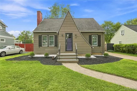 329 Walton Dr, Amherst, NY 14226