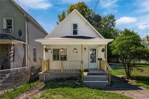 2215 Cudaback Ave, Niagara Falls, NY 14303