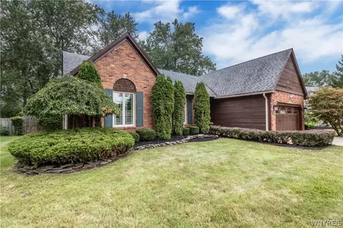 82 Bragg Ct, Amherst, NY 14221