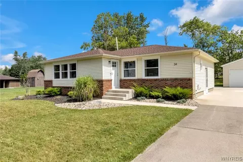 34 Kingswood Dr, Orchard Park, NY 14127