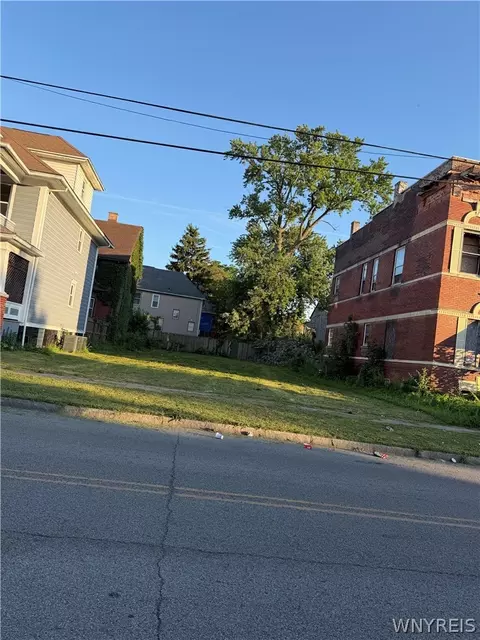 725 Cedar Ave, Niagara Falls, NY 14301
