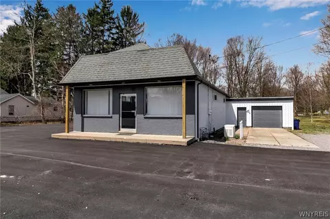 12482 Broadway St, Alden, NY 14004