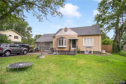 1551 Cox Rd, Grand Island, NY 14072