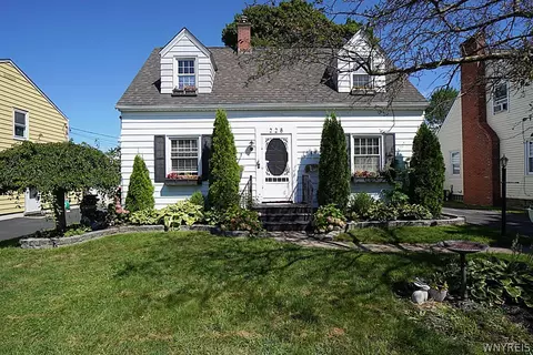 228 Lindsay Pl, North Tonawanda, NY 14120