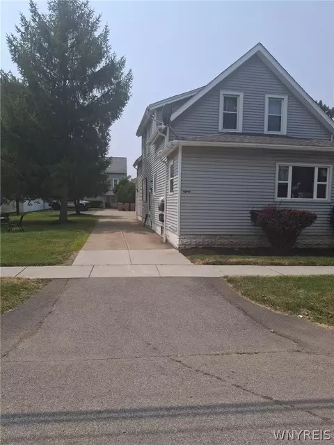 80 Meadow Pl, Cheektowaga, NY 14225