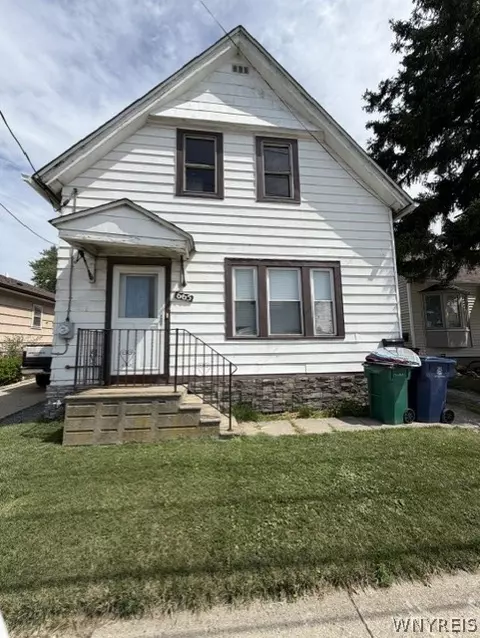 665 S Ogden St S, Buffalo, NY 14206