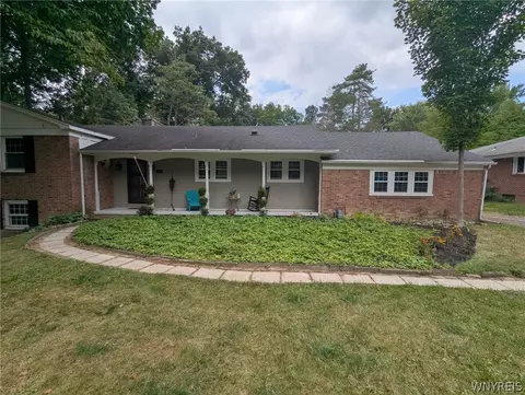 20 Nieman Dr, Orchard Park, NY 14127