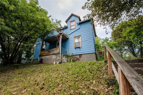 1218 College Ave, Niagara Falls, NY 14305