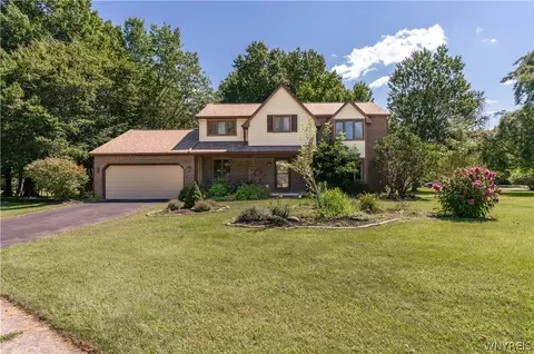 11 Skylark Ct, East Amherst, NY 14051