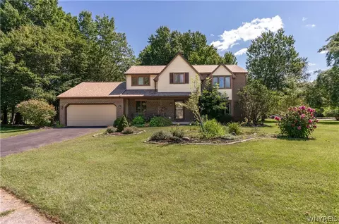 11 Skylark Ct, East Amherst, NY 14051