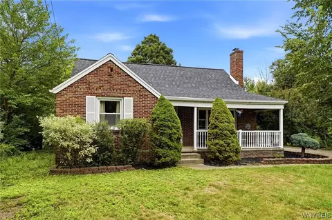 5955 Dover Rd, Lake View, NY 14085