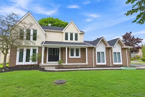 2 Greencastle Ln, Amherst, NY 14221