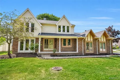 2 Greencastle Ln, Amherst, NY 14221