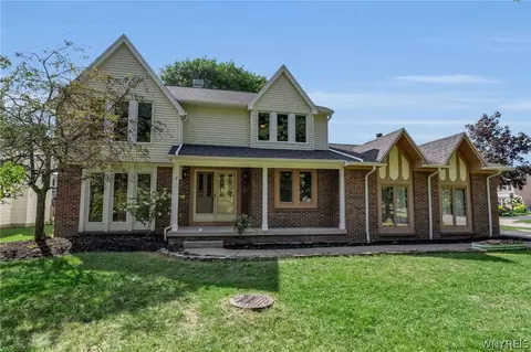 2 Greencastle Ln, Amherst, NY 14221